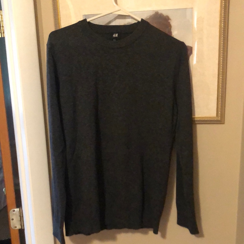 H&M gray crewneck sweater size M-new with tags!